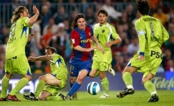 [Phân tích] Có nên phòng ngự số đông trong FIFA Online 3?