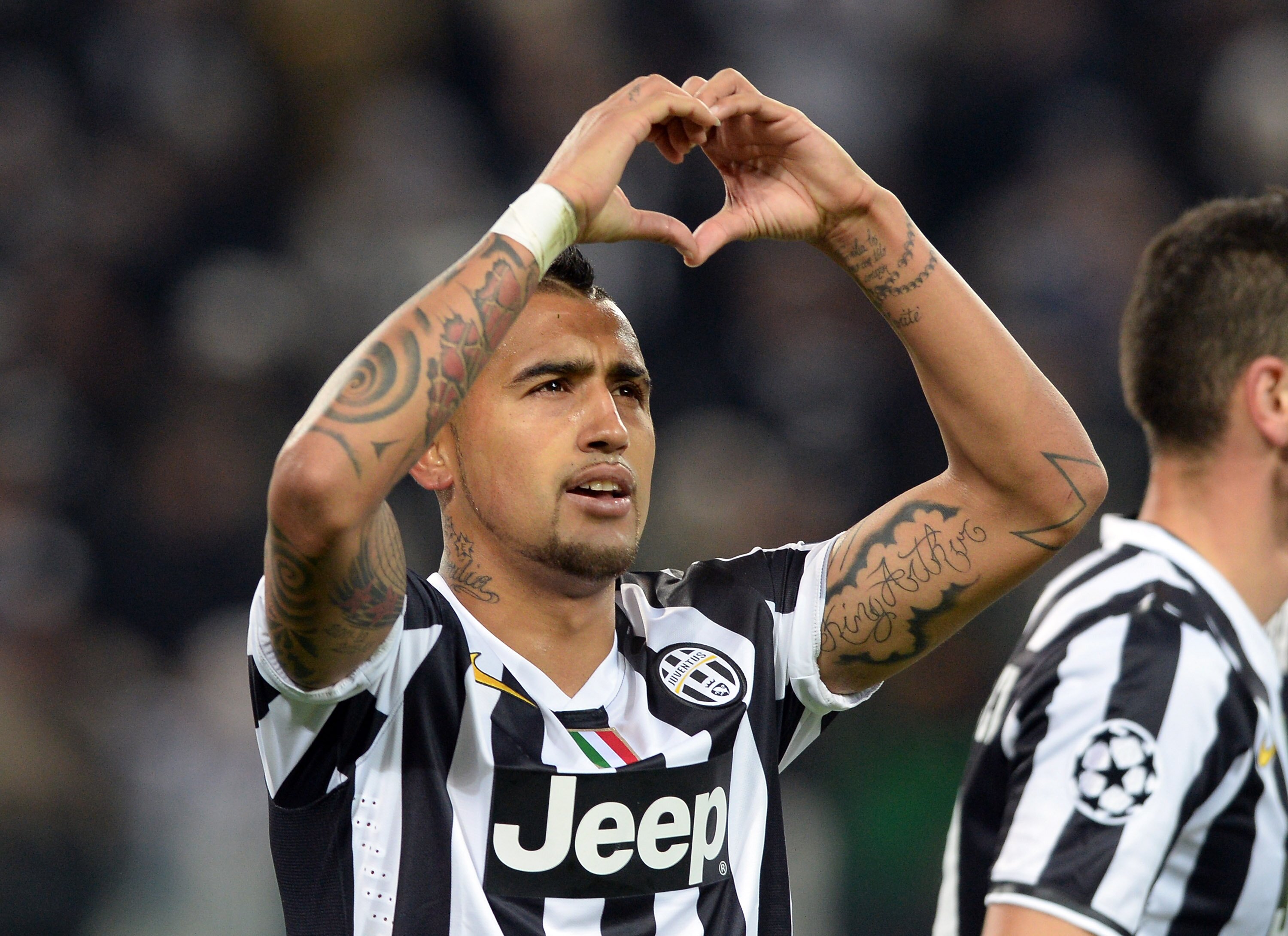ARTURO VIDAL - TÔI LÀ TIỀN VỆ TRUNG TÂM HAY NHẤT THẾ GIỚI