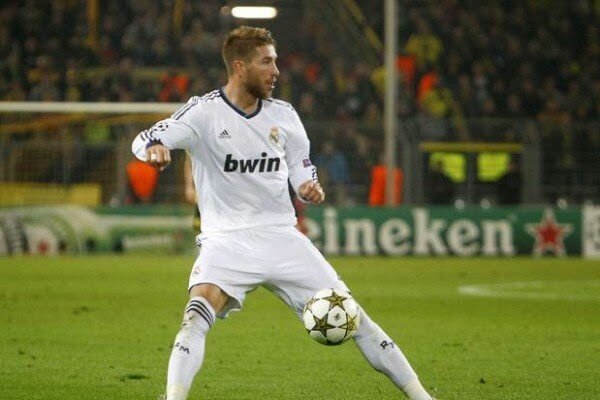 CÁCH SỬ DỤNG HIỆU QUẢ VỊ TRÍ HẬU VỆ THÒNG SW TRONG FIFA 3
