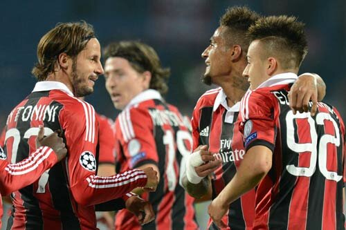 CHƠI TIKI - TAKA HAY HƠN CẢ BARCELONA VỚI AC MILAN BEST TEAM BUFF