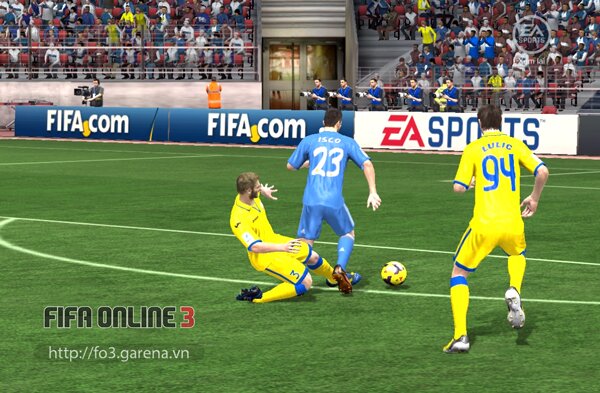 Những điều cần biết về "Xoạc bóng" trong FIFA Online 3