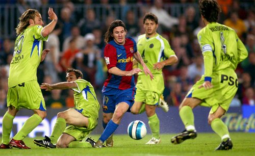 [Phân tích] Có nên phòng ngự số đông trong FIFA Online 3?