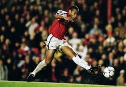 Những yếu tố quan trọng ảnh hưởng đến tốc độ dốc bóng của các cầu thủ trong FIFA ONLINE 3
