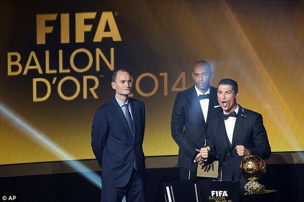 Hướng dẫn skill "Ronaldo Chop" - chiêu qua người kinh điển của QBV 2014
