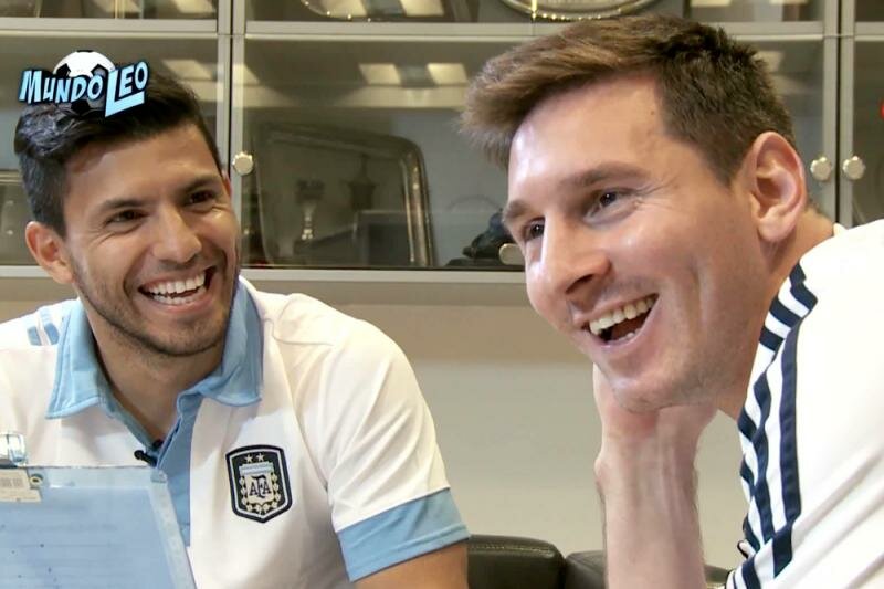 Messi cho Aguero “ăn hành” khi chơi FIFA?
